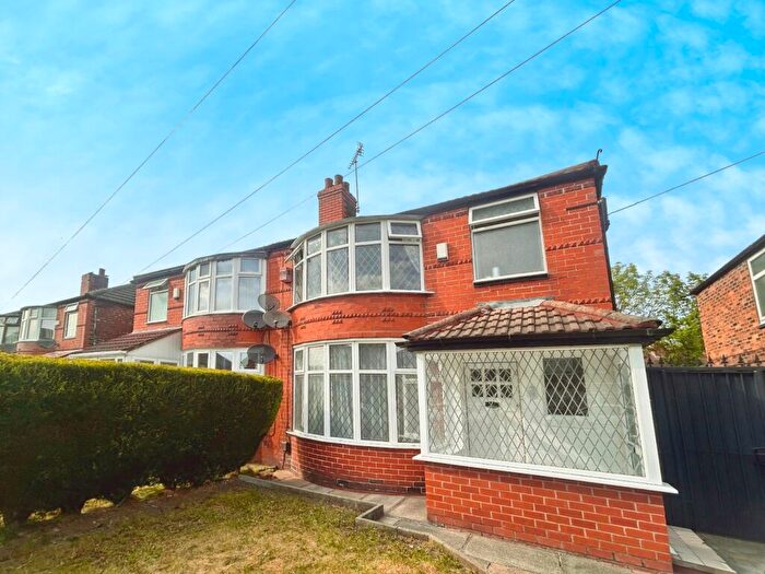 4 Bedroom Semi-Detached House To Rent In School Grove, Manchester, M20