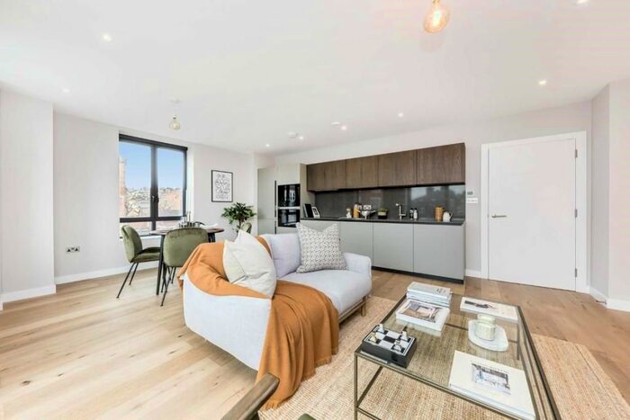 3 Bedroom Flat To Rent In Causton Road, London, N6