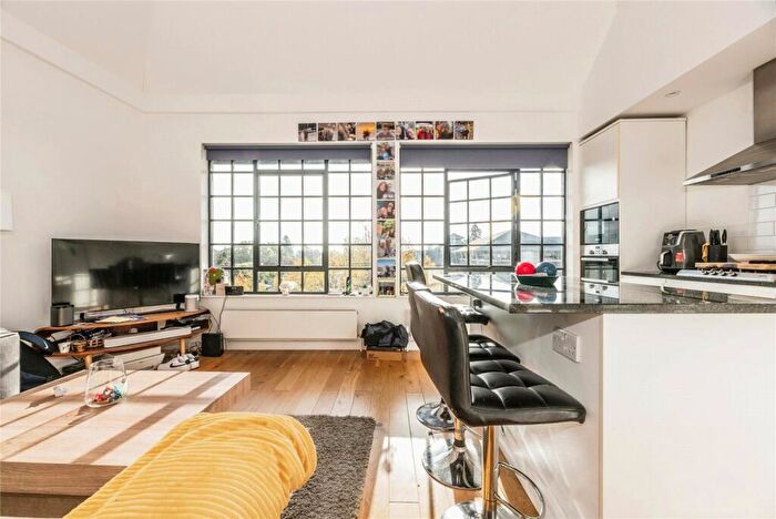 2 Bedroom Flat For Sale In High Street, Esher, Surrey, KT10