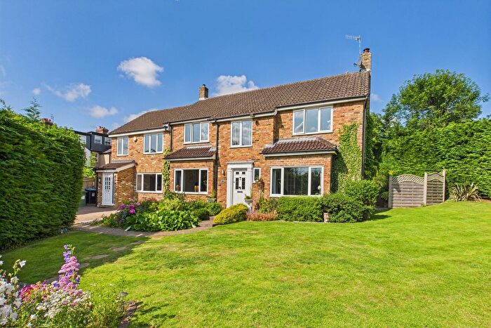 6 Bedroom Detached House For Sale In Astley Road, Hemel Hempstead, HP1