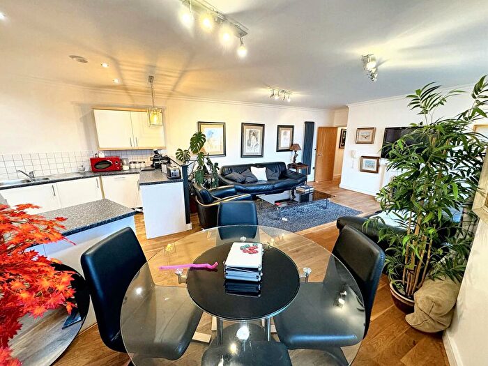 3 Bedroom Flat For Sale In Penthouse, The Atrium, Bury Old Road, Whitefield, M45