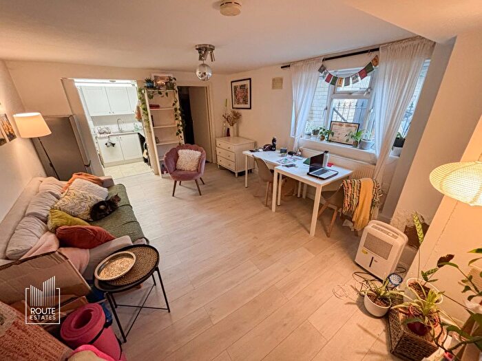 2 Bedroom Flat To Rent In Broadway Market, Hackney, E8