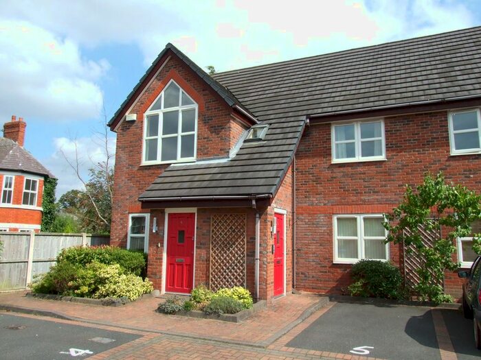 2 Bedroom Flat To Rent In The Farthings, Lymm WA13