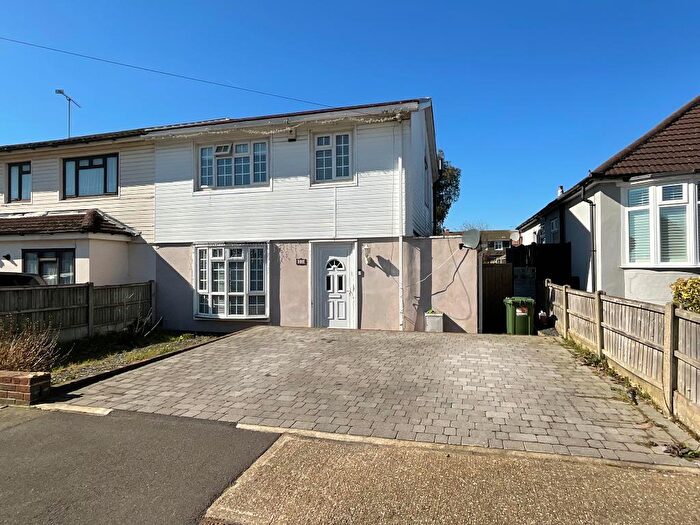 3 Bedroom Semi Detached House For Sale In Kempton Avenue, Hornchurch, Essex, RM12