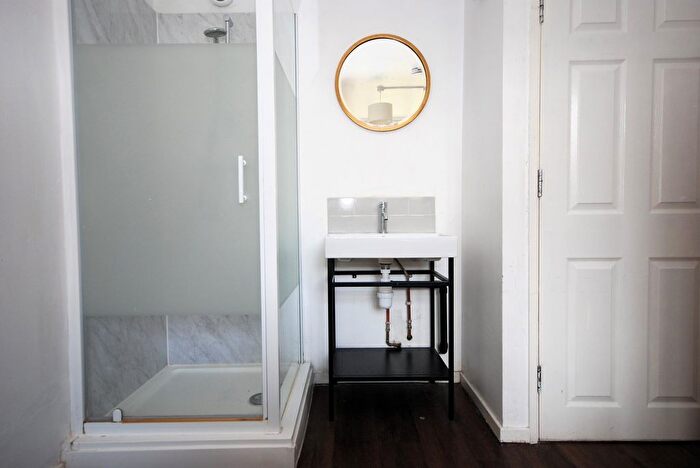5 Bedroom Flat To Rent In Carlton Grove, London, SE15
