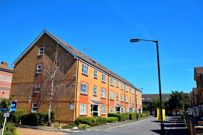 1 Bedroom Flat To Rent In Cadet Drive, London, SE1