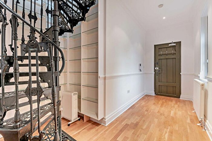 1 Bedroom Flat For Sale In Hatch Lane, Windsor, SL4