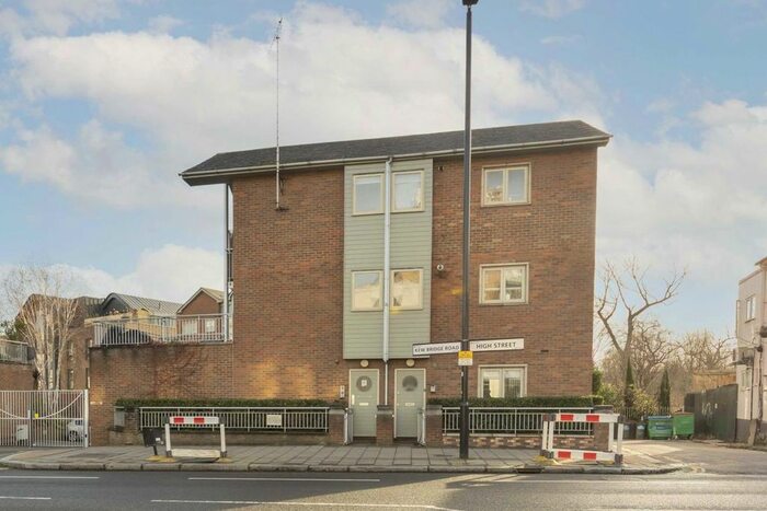 1 Bedroom Flat To Rent In Kew Bridge Road, Brentford, TW8