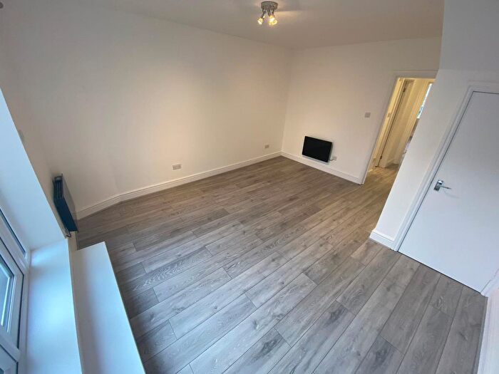 1 Bedroom Flat To Rent In Southwark Park Road, London, SE16