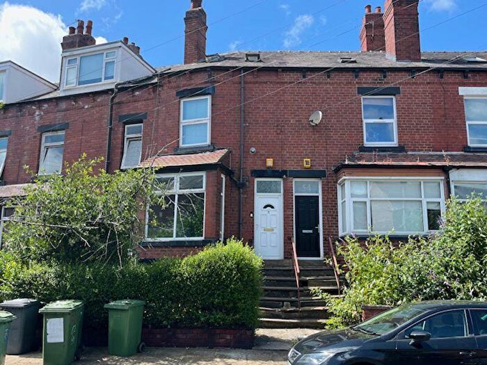 3 Bedroom Terraced House For Sale In Beechwood View, Leeds, LS4