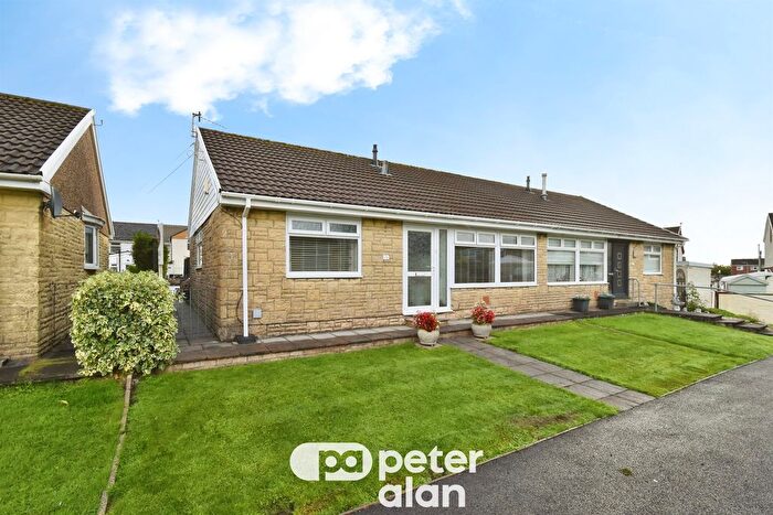 3 Bedroom Semi-Detached Bungalow For Sale In Ael-Y-Bryn, Aberdare, CF44