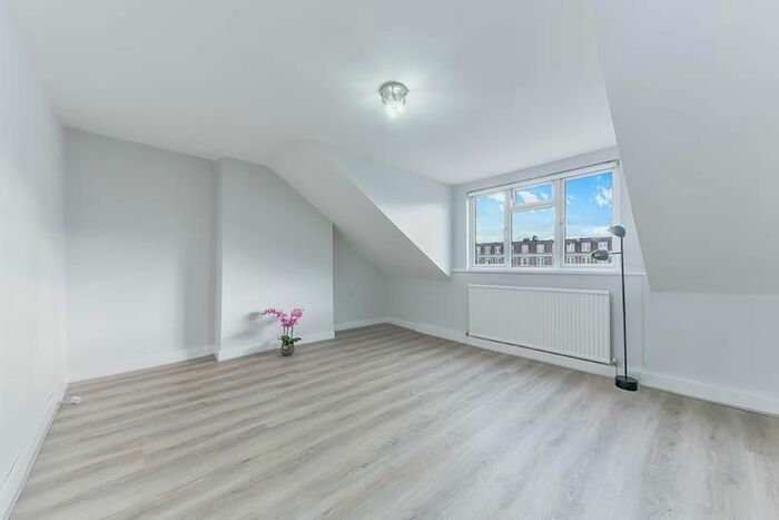 2 Bedroom Flat To Rent In Lower Richmond Road, London, SW15