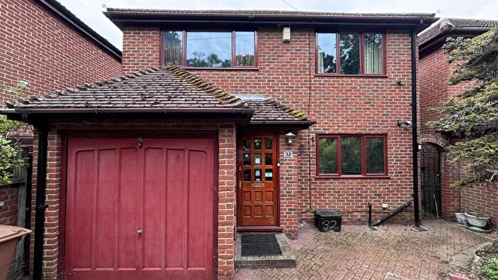 4 Bedroom Detached House For Sale In Wood Lane, Woodford Green, IG8