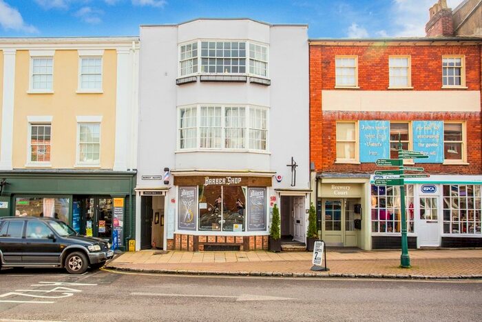 1 Bedroom Flat To Rent In Market Square, Buckingham, MK18