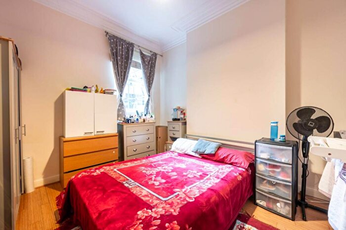 2 Bedroom Flat To Rent In Manor Park Road, Harlesden, London, NW10
