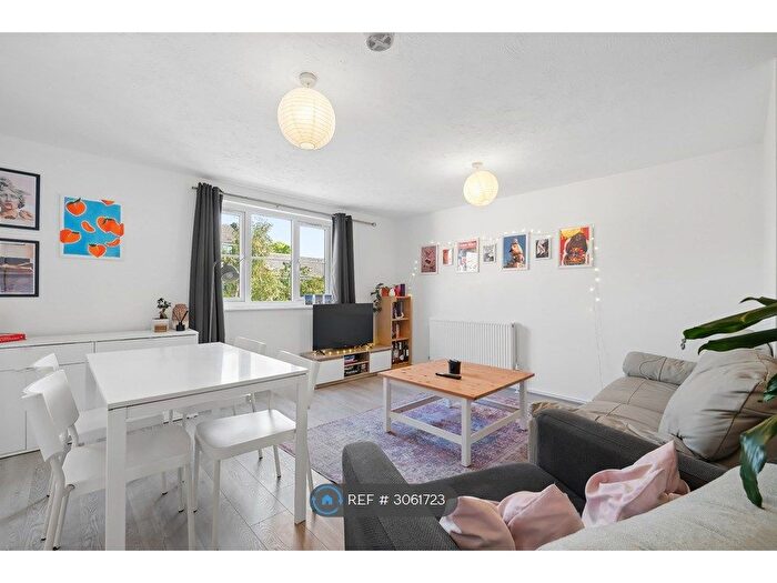 2 Bedroom Flat To Rent In Alpine Grove, Hackney, E9