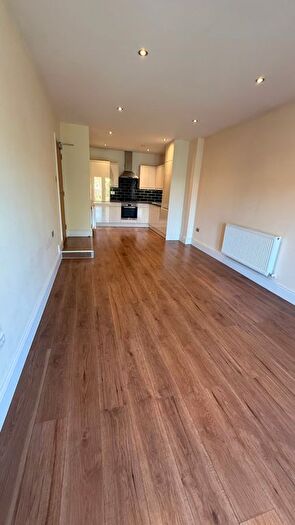 2 Bedroom Flat To Rent In High Street, Sutton, SM1