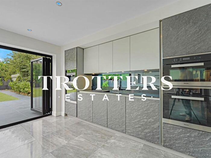 5 Bedroom Detached House To Rent In Luxborough Lane, Chigwell, IG7