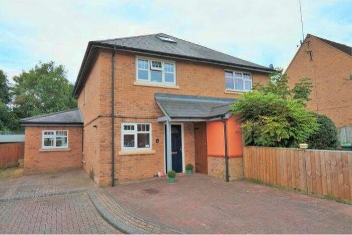3 Bedroom Property To Rent In Waterlily Close, Basingstoke RG21