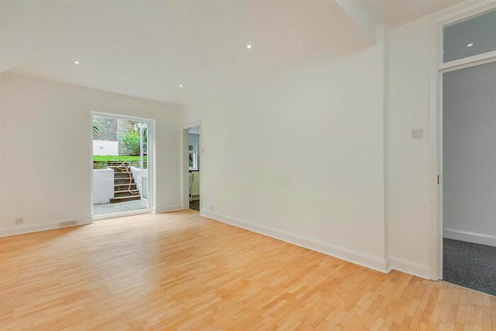 1 Bedroom Flat To Rent In Linden Gardens, Chiswick, London, W4