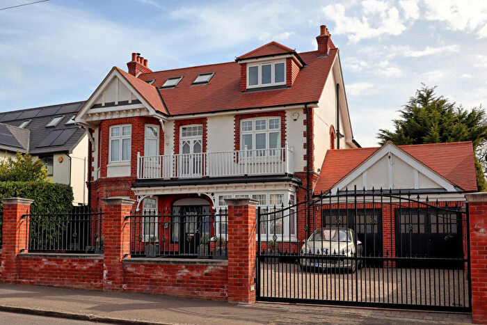 7 Bedroom Detached House For Sale In Ernest Road, Hornchurch, RM11