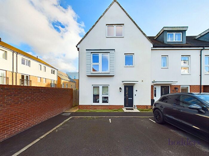 4 Bedroom Semi-Detached House To Rent In Hawker Drive, Addlestone, Surrey, KT15