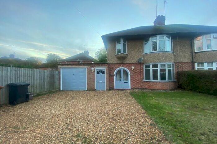 3 Bedroom Property To Rent In Winchester Road, Northampton, NN4