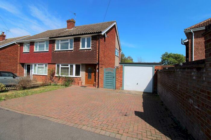 3 Bedroom Semi-Detached House To Rent In New Road, Hextable, BR8