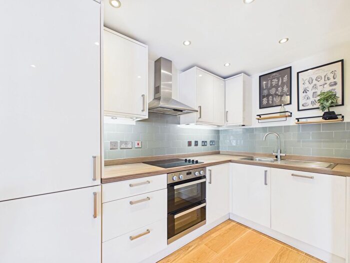 2 Bedroom Flat To Rent In New Street, Cheltenham, GL50