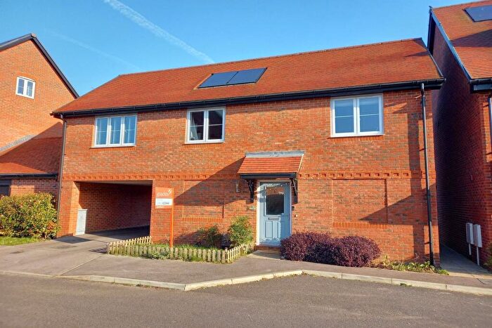 2 Bedroom Link Detached House For Sale In Colden Common, SO21