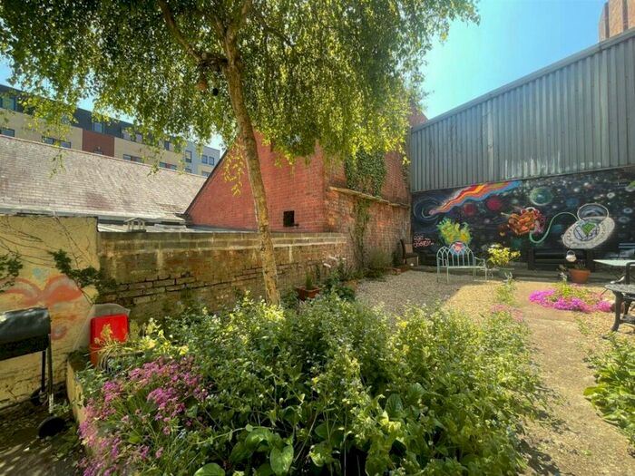 1 Bedroom Flat To Rent In King Square, Bristol, BS2