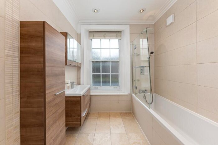 2 Bedroom Apartment To Rent In Camden Road, London, NW1