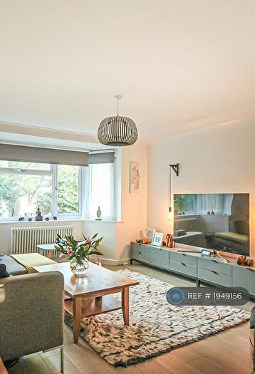 2 Bedroom Flat To Rent In Cranes Park, Surbiton, KT5