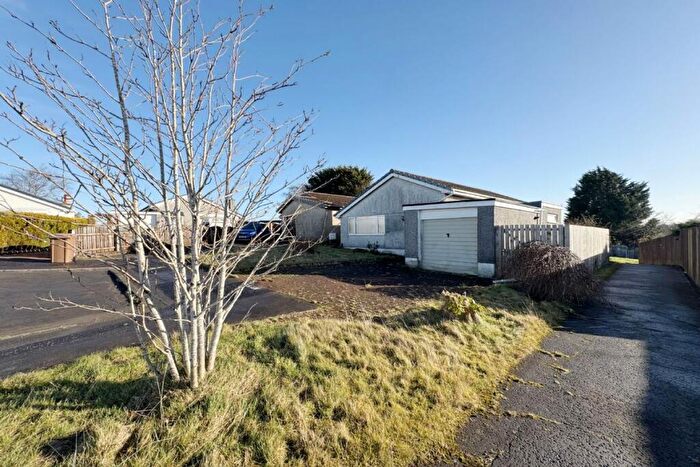 3 Bedroom Detached House For Sale In , The Larches, Moodiesburn, G69