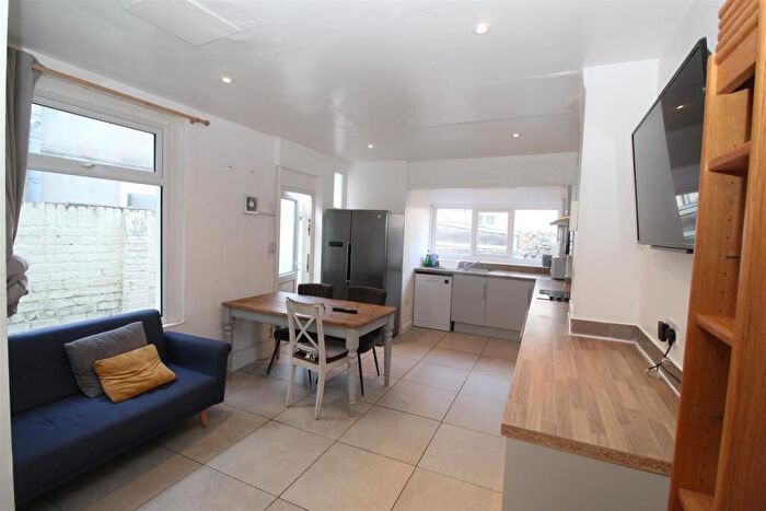 6 Bedroom House To Rent In Malefant Street, Cardiff, CF24