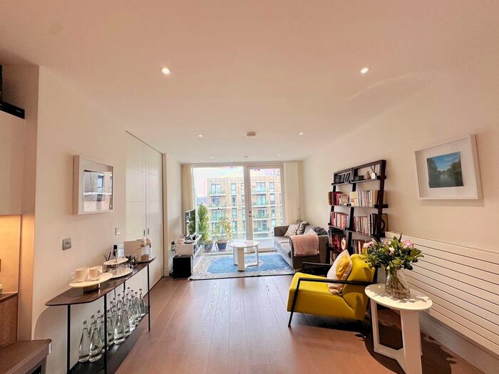 3 Bedroom Flat To Rent In Queenshurst Square, Kingston Upon Thames, KT2