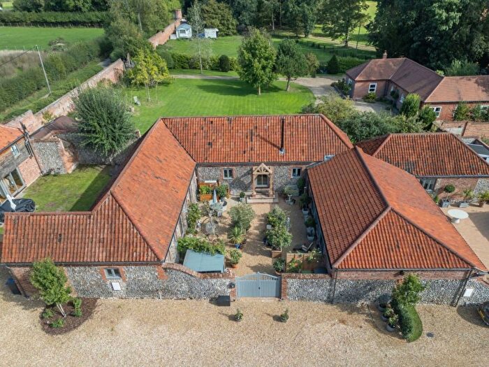 4 Bedroom Barn Conversion For Sale In New Road, Norwich, NR11