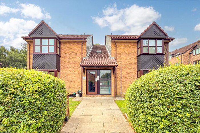 1 Bedroom Apartment For Sale In The Larches, Milford Close, St. Albans, Hertfordshire, AL4