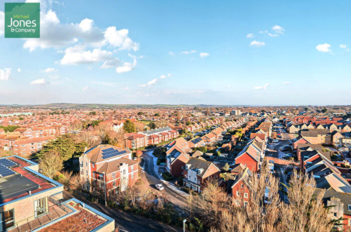 2 Bedroom Flat To Rent In Skyline Apartments, The Causeway, Worthing, West Sussex, BN12