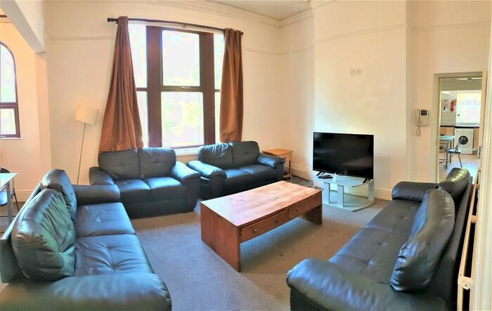 10 Bedroom Detached House To Rent In Parsonage Road, Withington, M20