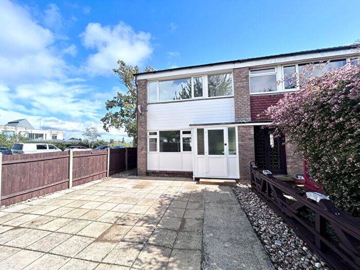 3 Bedroom Semi-Detached House For Sale In The Green, Cowes, PO31