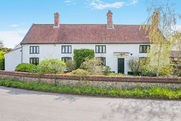 5 Bedroom Detached House For Sale In Wymondham Road, East Carlton, Norwich, NR14