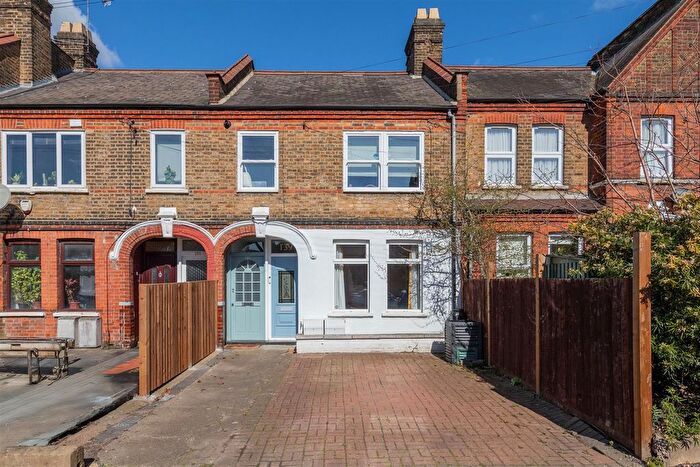 2 Bedroom Flat For Sale In Warner Road, Walthamstow, E17