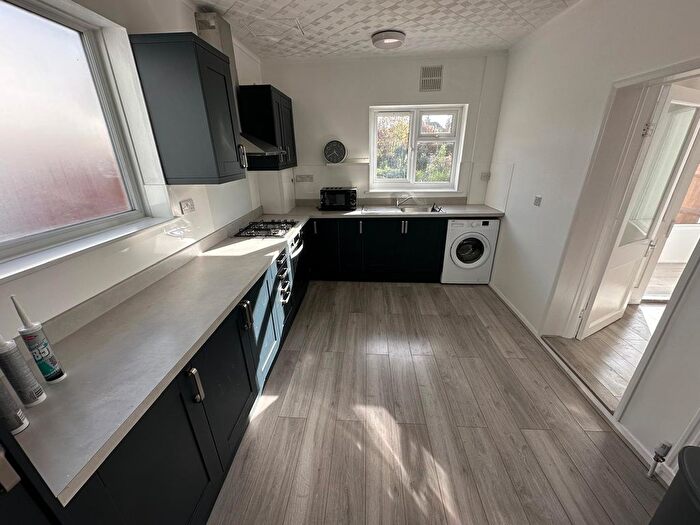 5 Bedroom Semi-Detached House To Rent In Wembley, HA0