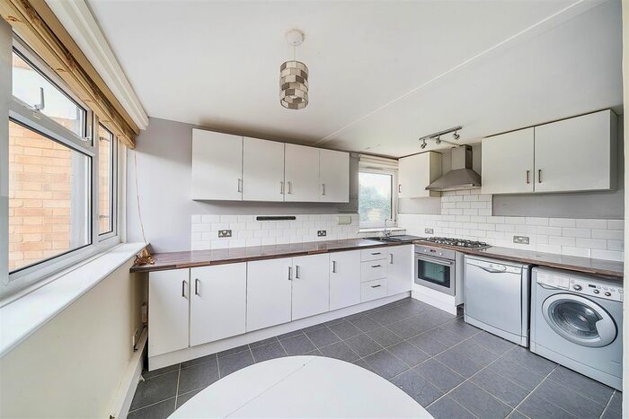 2 Bedroom Flat To Rent In Harlequin Road, Teddington, TW11