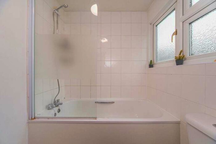 1 Bedroom Apartment To Rent In Cavendish Gardens, Ilford, IG1