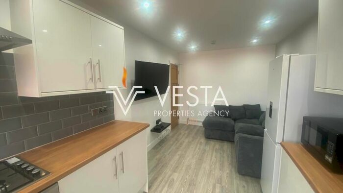 4 Bedroom Terraced House To Rent In Sir Henry Parkes Road, Coventry, CV5