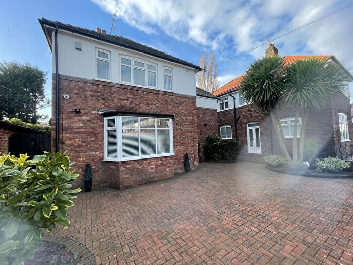 2 Bedroom Flat To Rent In Mayfield Gardens, L19