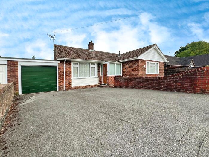 2 Bedroom Detached Bungalow For Sale In Raymond Close, West End, Southampton, SO30