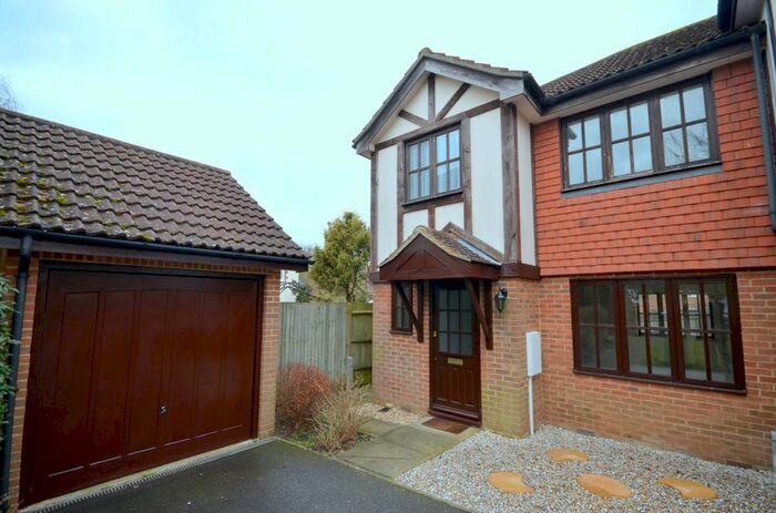 3 Bedroom Semi-Detached House To Rent In Warren View, Ashford, TN25